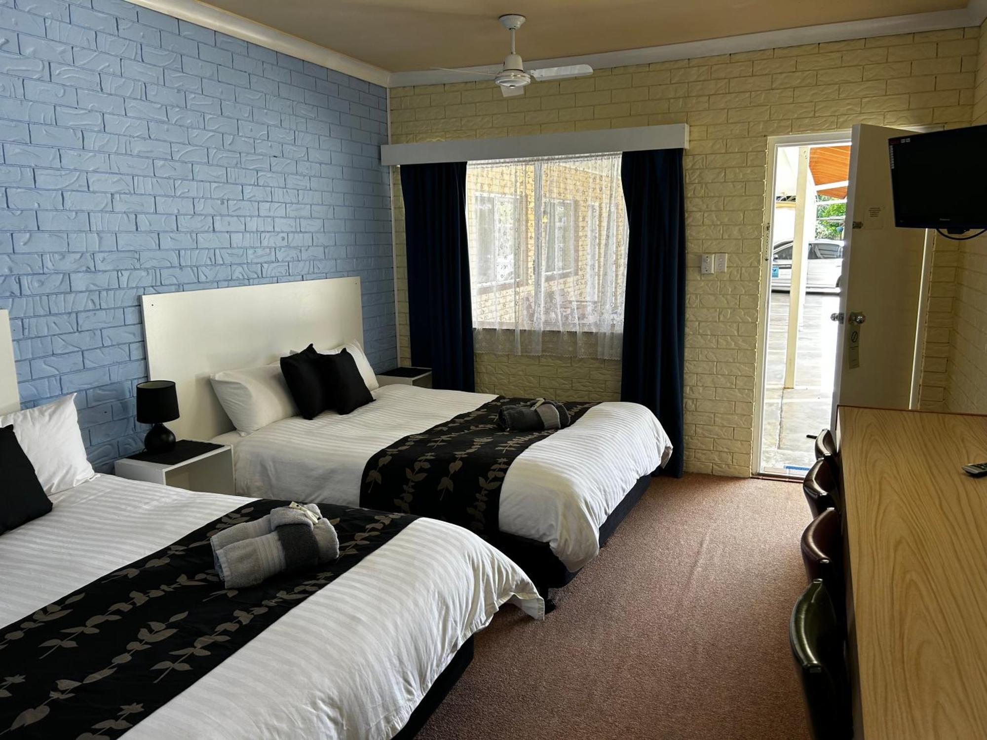 Jillaroo Motor Inn 格伦因尼斯 外观 照片