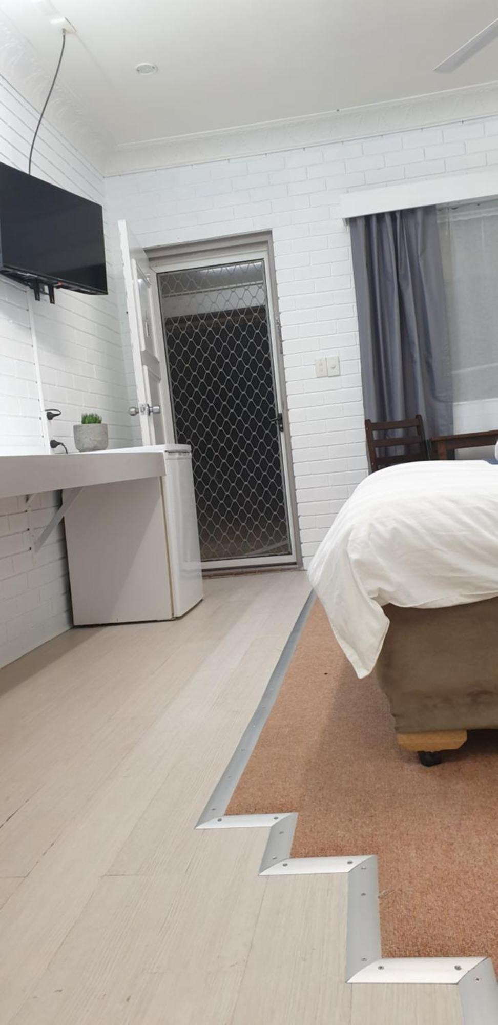 Jillaroo Motor Inn 格伦因尼斯 外观 照片