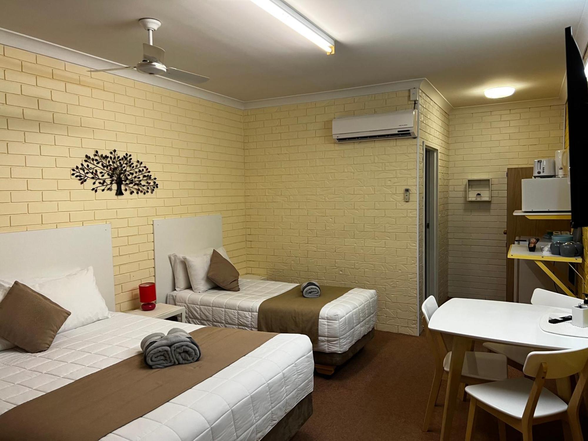 Jillaroo Motor Inn 格伦因尼斯 外观 照片