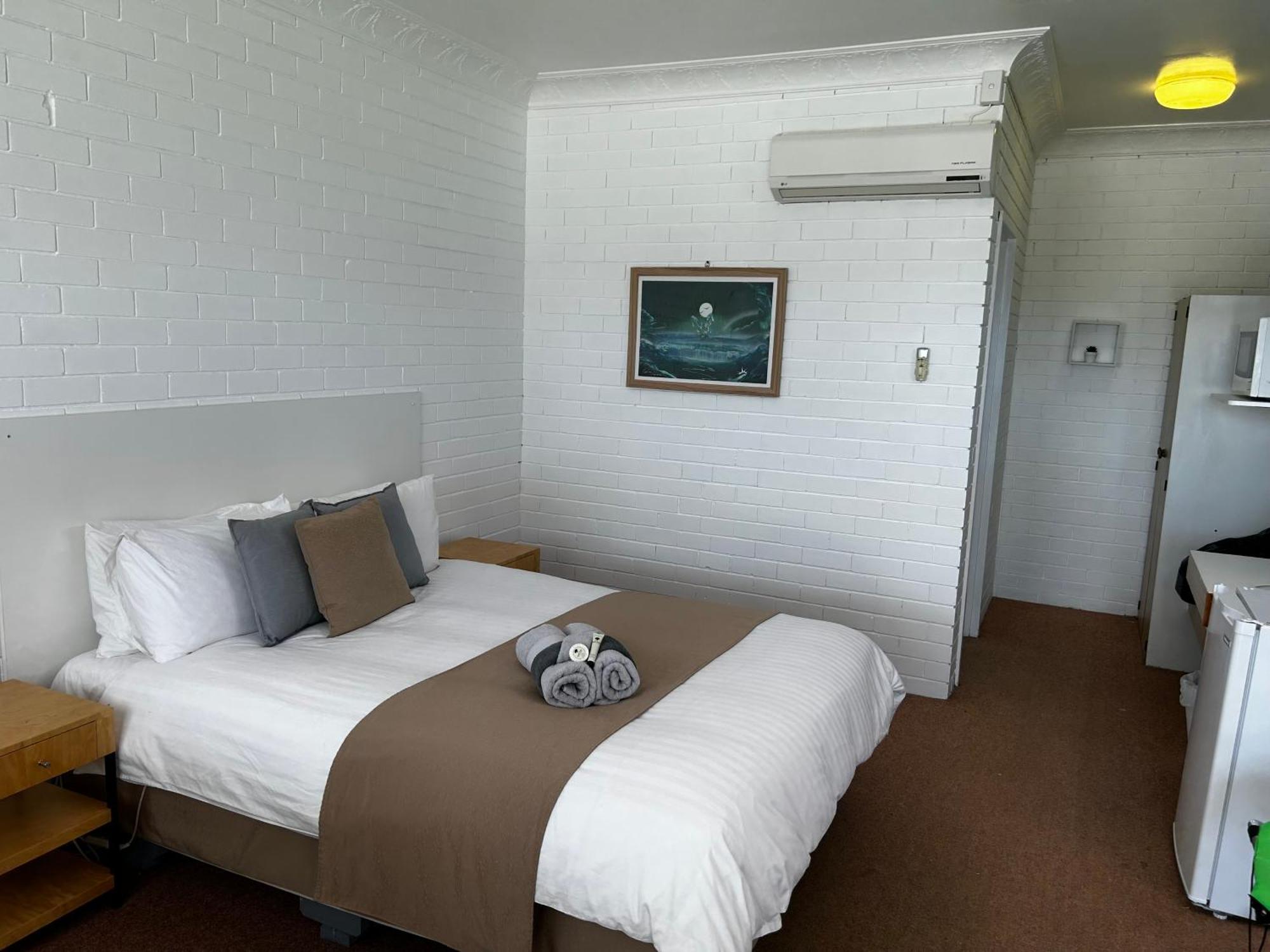 Jillaroo Motor Inn 格伦因尼斯 外观 照片
