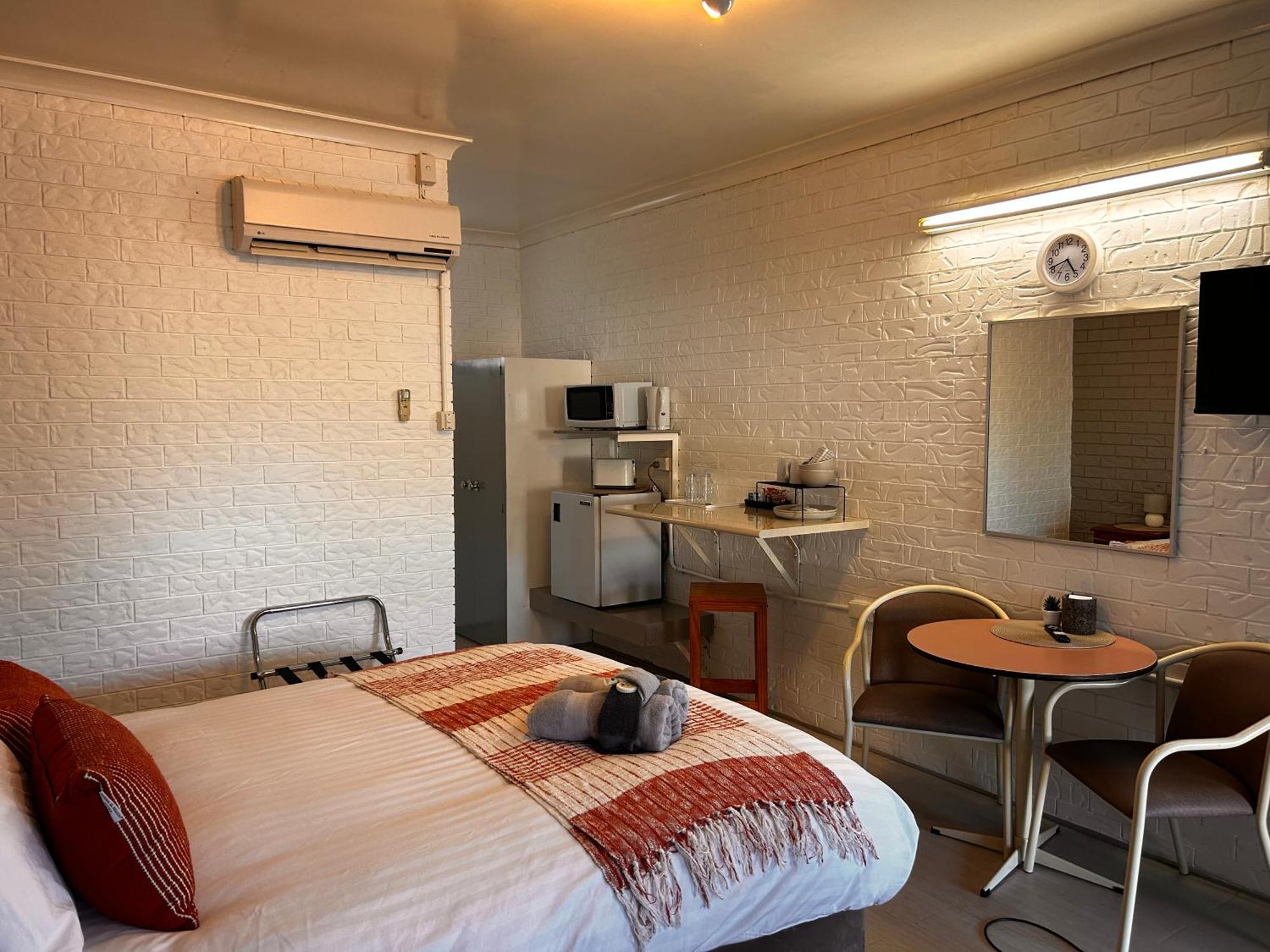 Jillaroo Motor Inn 格伦因尼斯 外观 照片